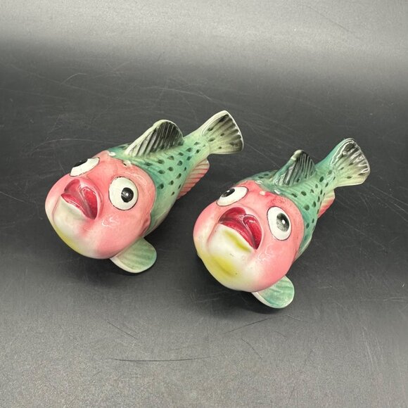 Vintage Rainbow Trout Fish Shakers Figurines Green Pink Mid Century Kitschy - Picture 1 of 11